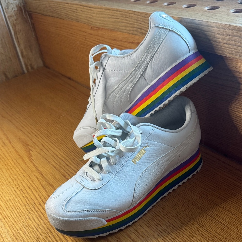 Puma White Sneakers 9.5 women with Multicolor Soles